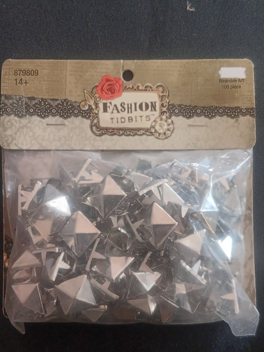 100pcs 10mm Silver Square Pyramid Prong Studs DIY PUNK METAL CRAFTING